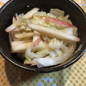 白菜とリンゴのサラダ
